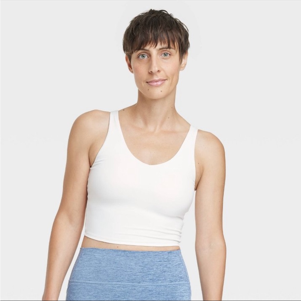 Women’s Light Support V-Neck Cropped Sports Bra in Cream